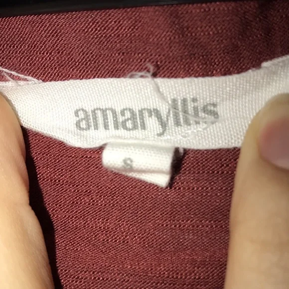 Amaryllis brand Boutique Top in great condition size small burgundy in color - Picture 3 of 3